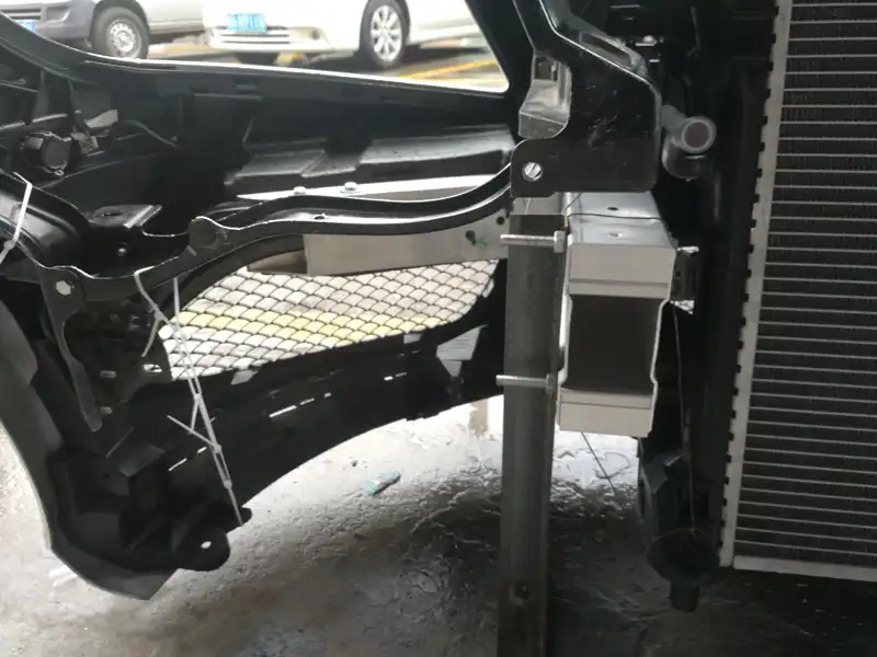 Mercedes Benz W218 nose cut