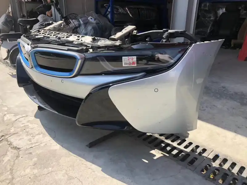 BMW I8 nose cut