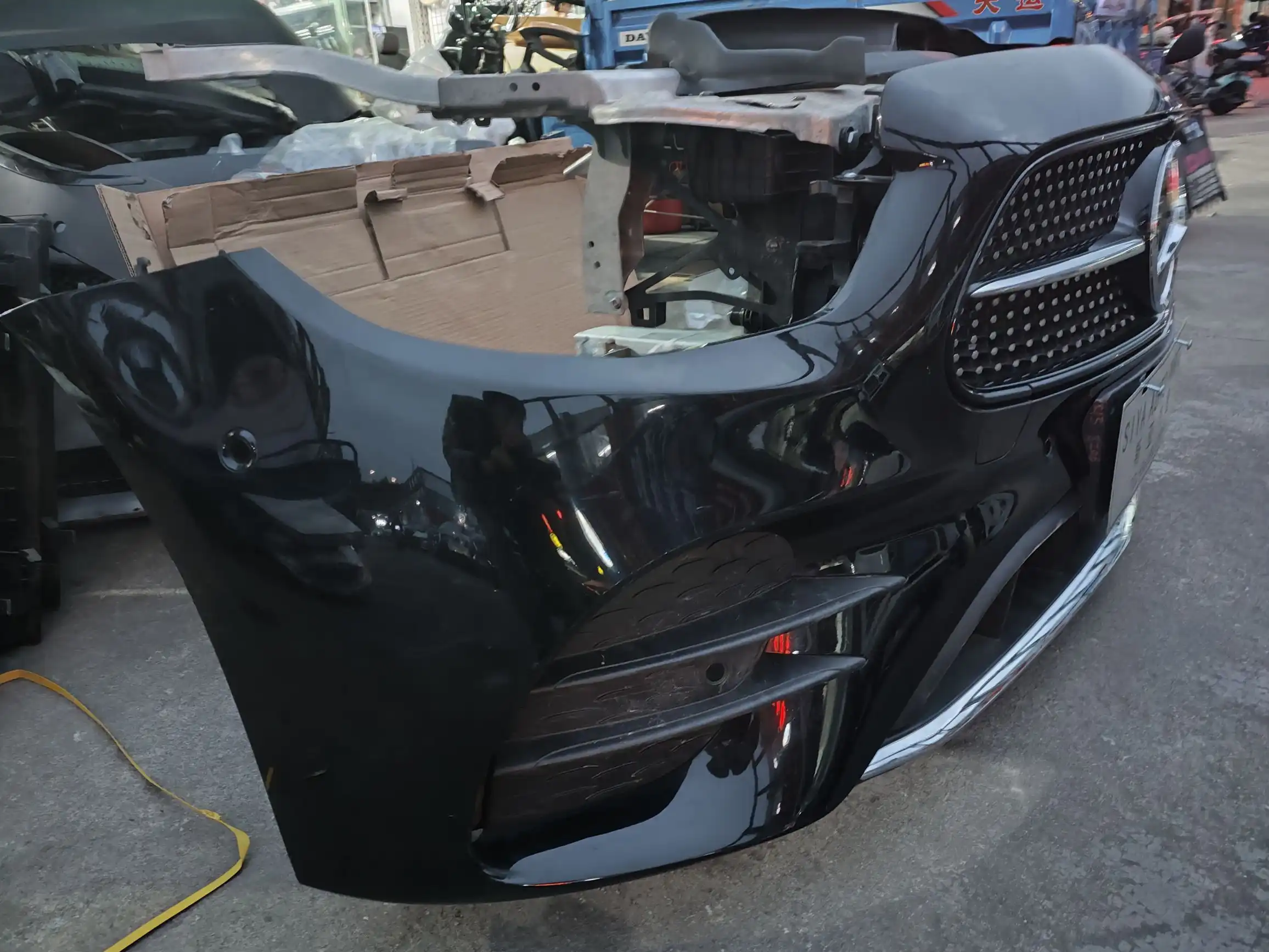 Mercedes benz W213 new model sport nose cut