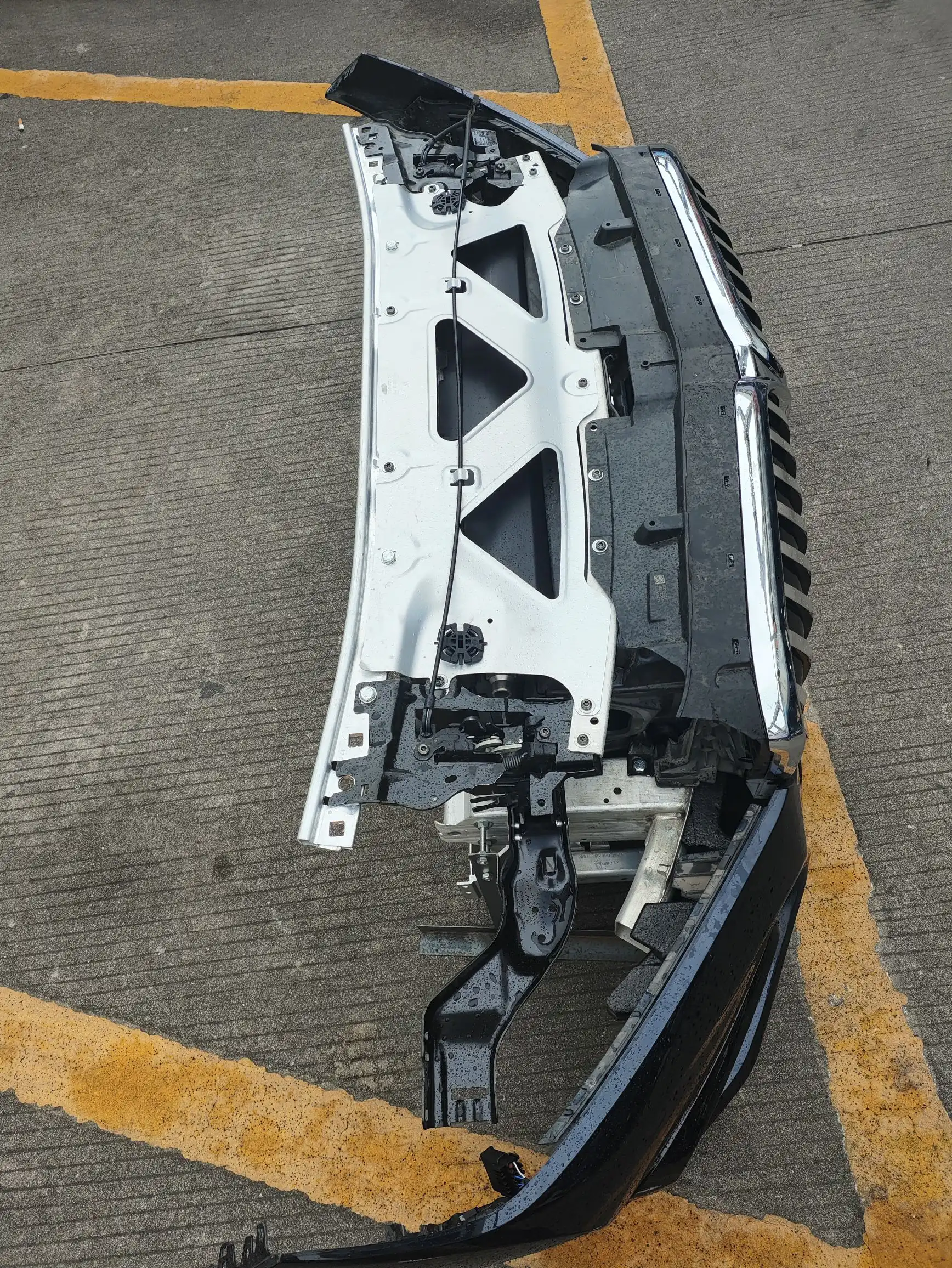 BMW G12 nose cut