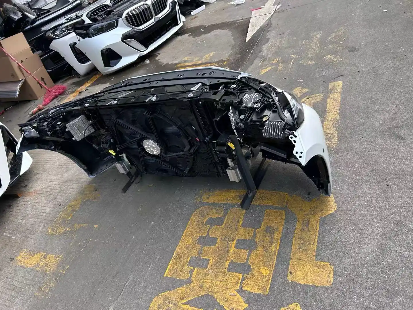 BMW G22 G26 nose cut