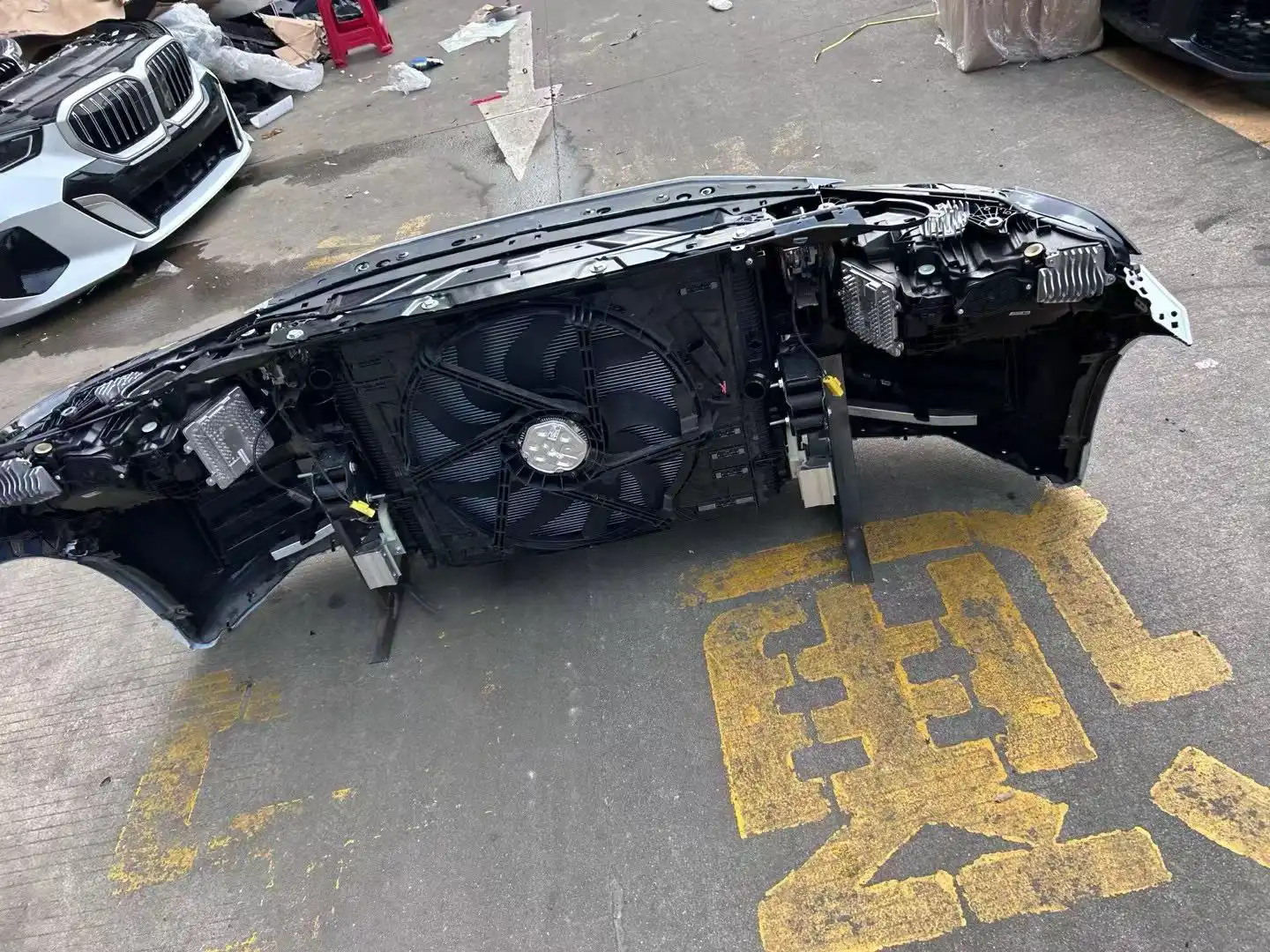 BMW G22 G26 nose cut